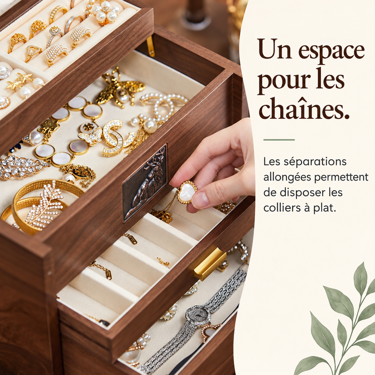 Grande boîte à bijoux en noyer avec plusieurs tiroirs