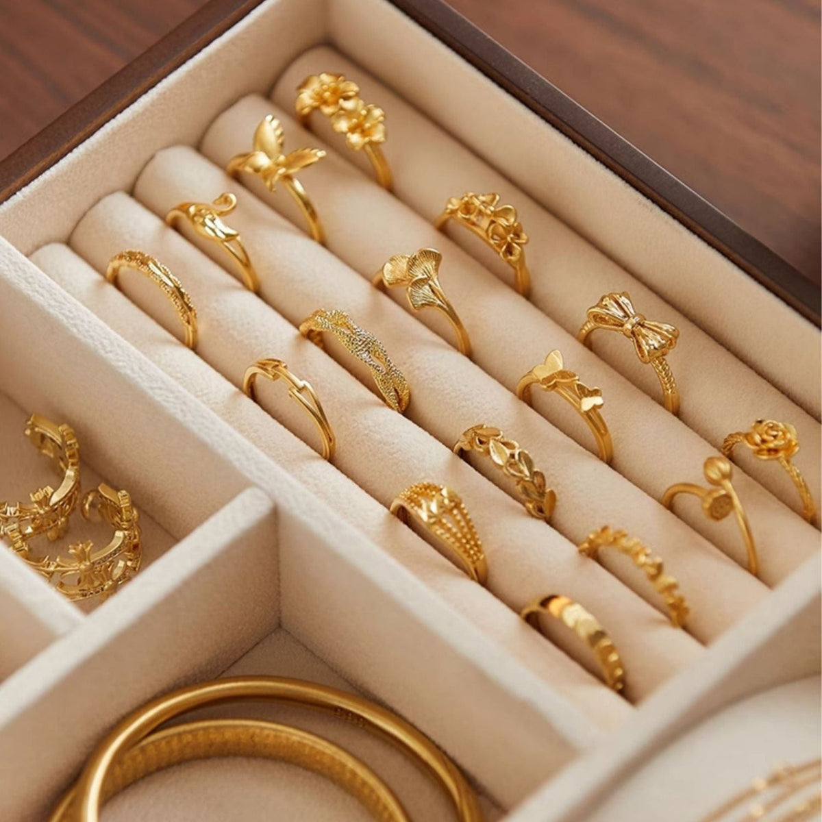 Coffret à Bijoux Vitré – 3 ou 4 Niveaux — Maison Kidora · Vue du modèle et de ses compartiments
