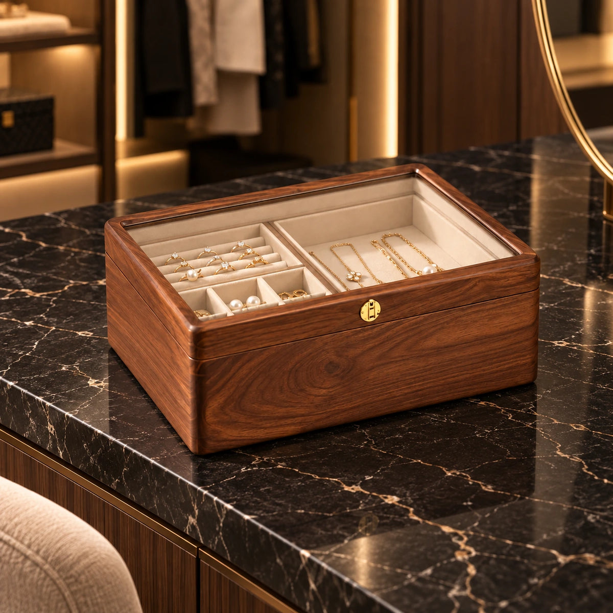 Boîte à Bijoux Noyer – Couvercle Vitré — Maison Kidora · Vue lifestyle