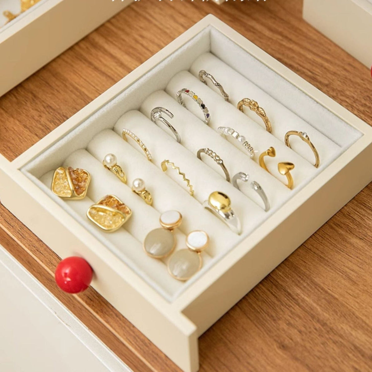Boîte à Bijoux Régulatrice d'Humidité — Maison Kidora · Vue du modèle et de ses compartiments