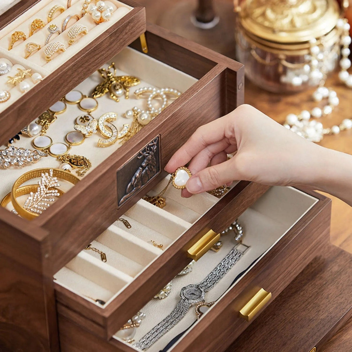 Grande Boîte à Bijoux Noyer – Multi-Tiroirs — Maison Kidora · Vue du modèle et de ses compartiments