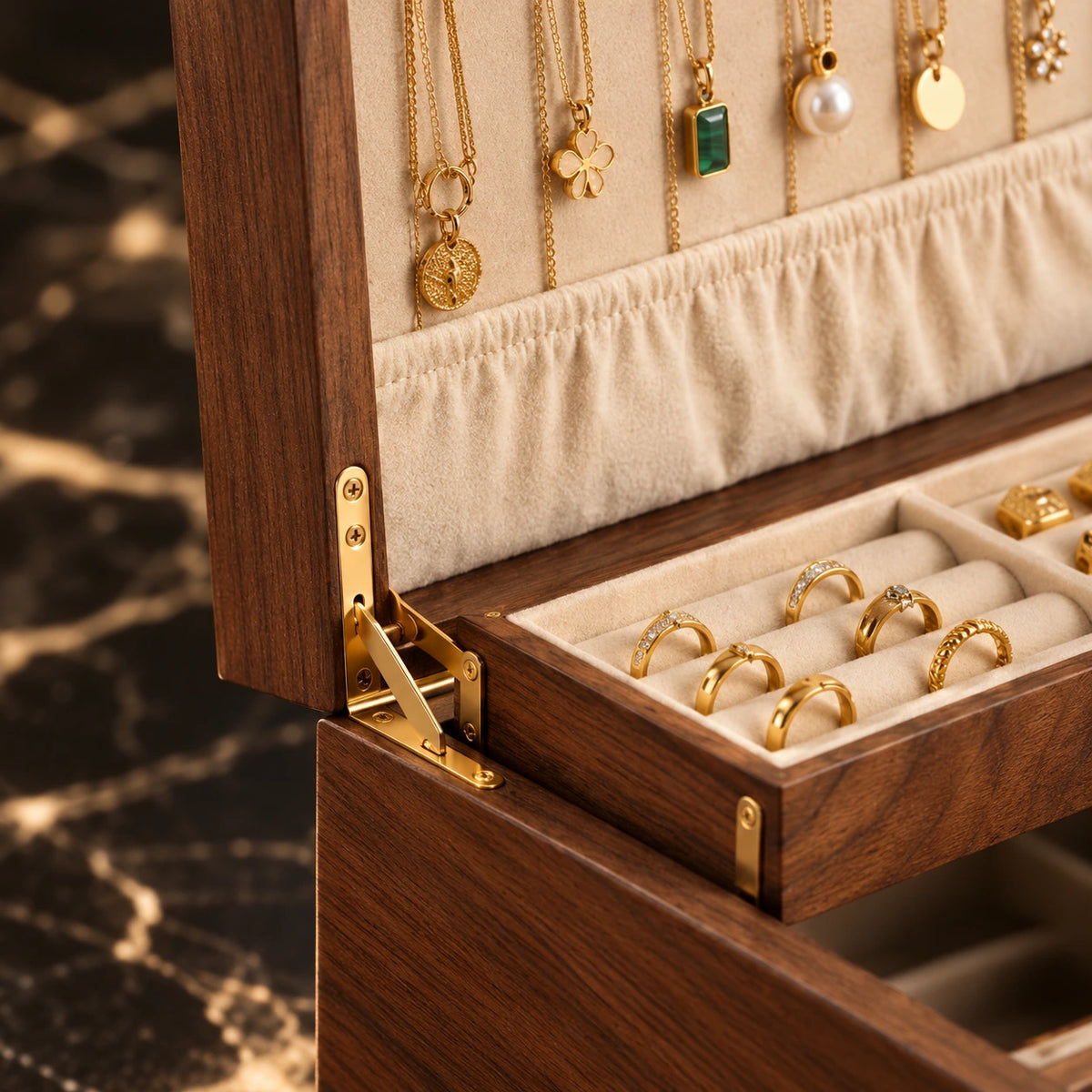 Grande Boîte à Bijoux Noyer – Multi-Tiroirs — Maison Kidora · Détail de finition