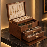 Grande boîte à bijoux en noyer avec plusieurs tiroirs