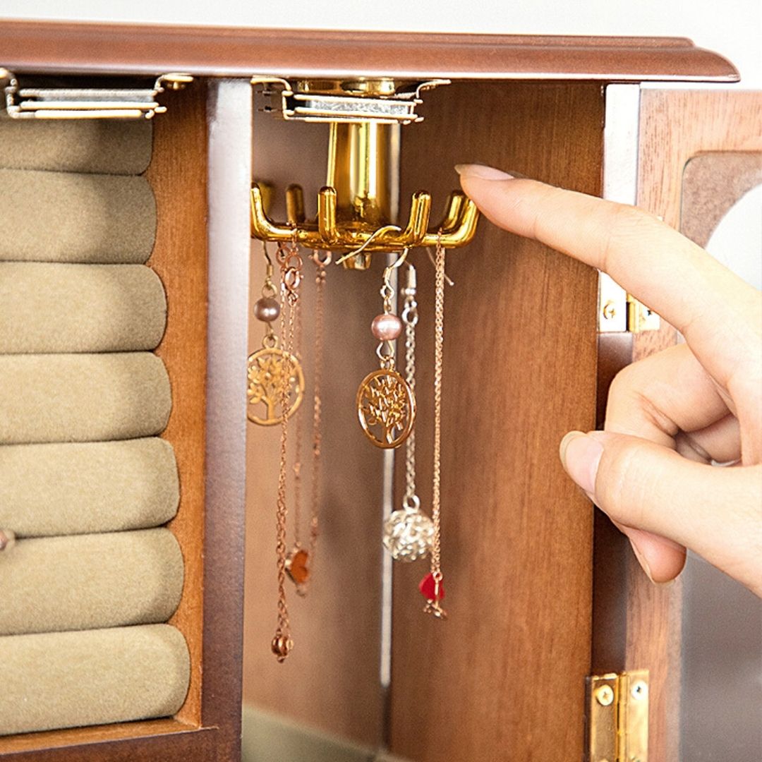 Petit Cabinet à Bijoux en Bois — Maison Kidora · Vue du modèle et de ses compartiments