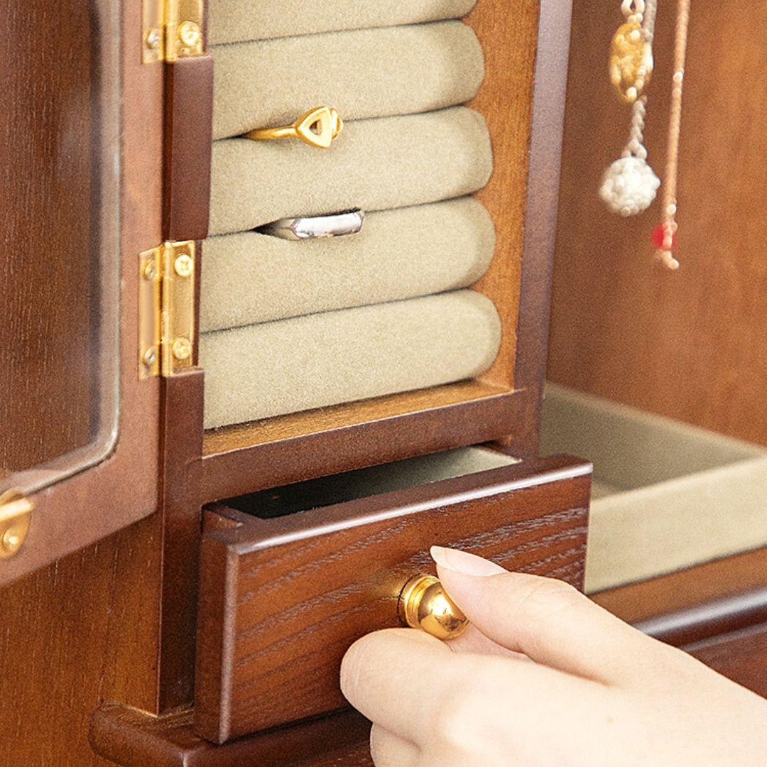 Petit Cabinet à Bijoux en Bois — Maison Kidora · Vue du modèle et de ses compartiments